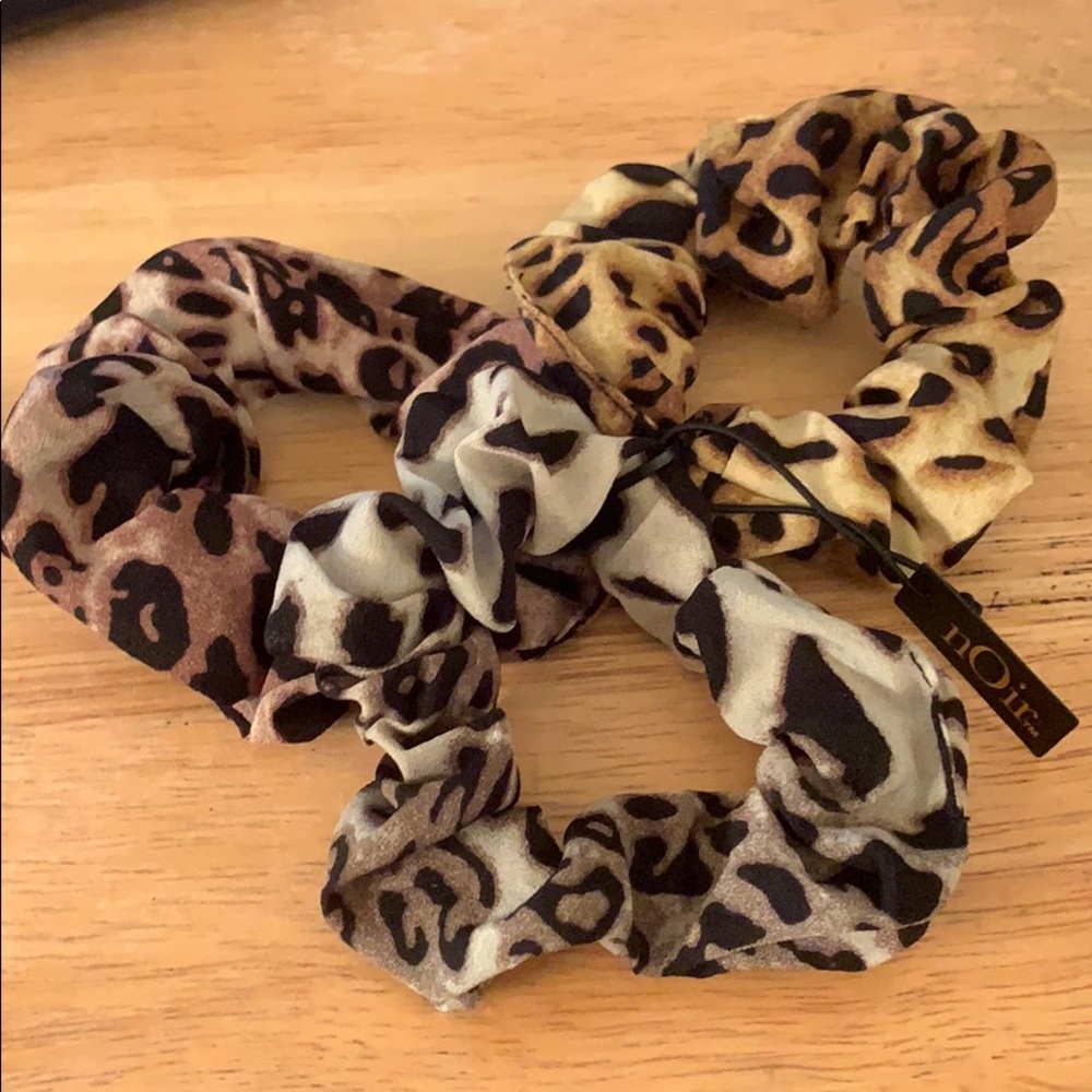 nOir Leopard Scrunchies - Set